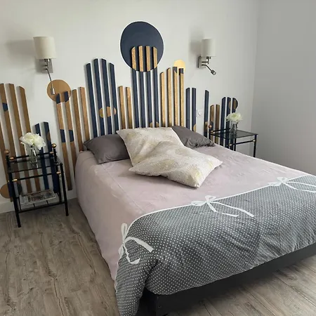 Petit Attenant A La Maison