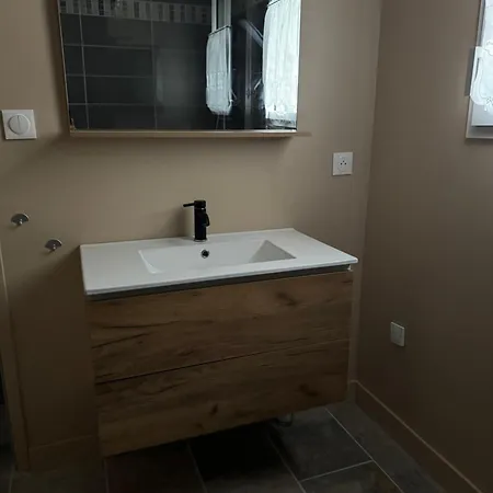 Petit Attenant A La Maison